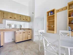 7924 NW 10th St, Plantation FL 33322