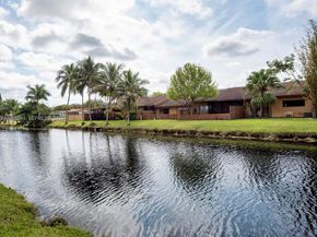 7924 NW 10th St, Plantation FL 33322