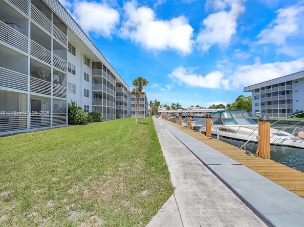 3551 NE 169th St 306, North Miami Beach FL 33160