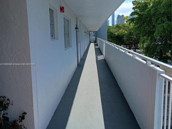 3551 NE 169th St 306, North Miami Beach FL 33160