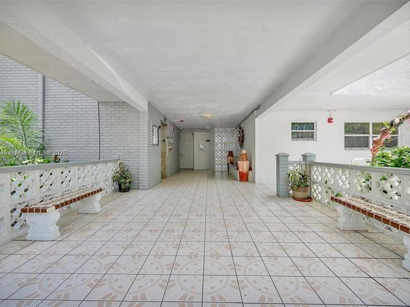 3551 NE 169th St 306, North Miami Beach FL 33160