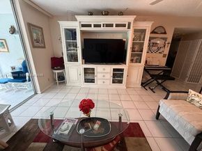 414 SE 10th St 102, Dania Beach FL 33004