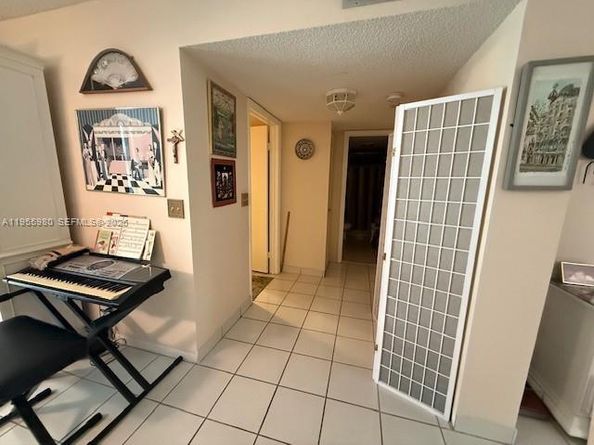 414 SE 10th St 102, Dania Beach FL 33004