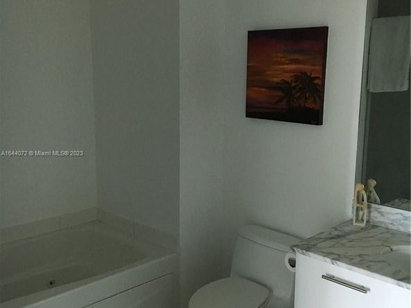 55 SE 6 St 2006, Miami FL 33131