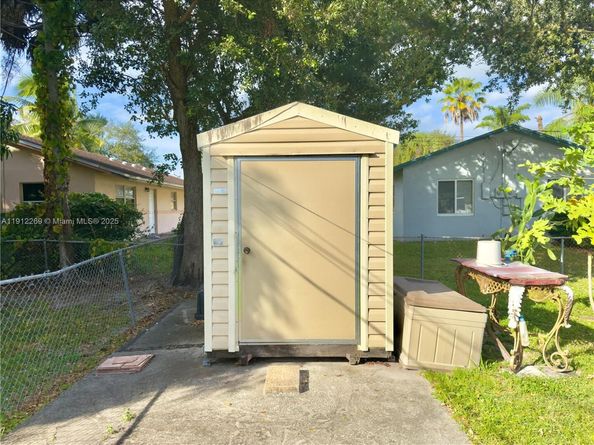 6137 Garfield St, Hollywood FL 33024