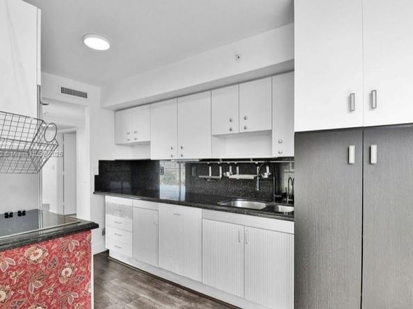 1688 West Ave 602, Miami Beach FL 33139