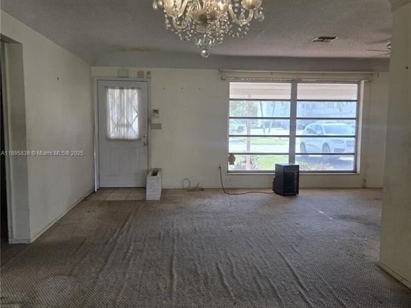 6737 Arbor Dr, Miramar FL 33023
