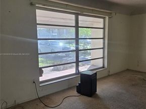 6737 Arbor Dr, Miramar FL 33023