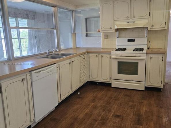 6737 Arbor Dr, Miramar FL 33023