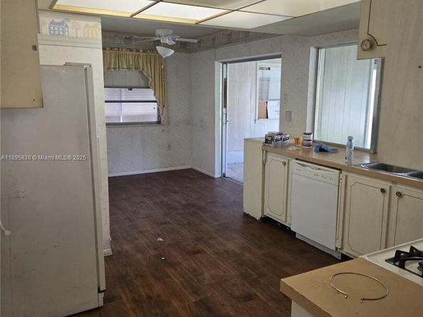 6737 Arbor Dr, Miramar FL 33023