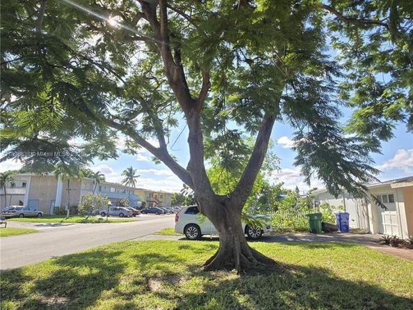6737 Arbor Dr, Miramar FL 33023