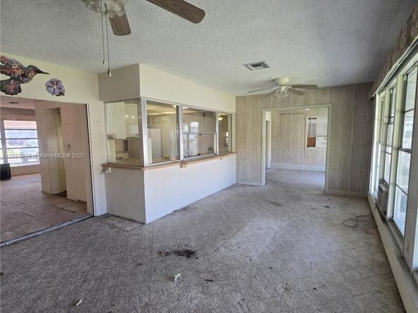 6737 Arbor Dr, Miramar FL 33023