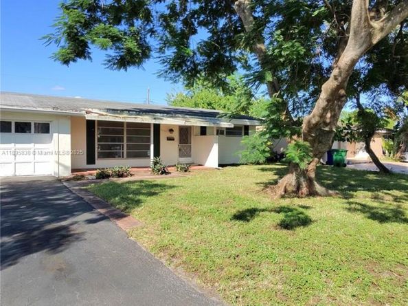 6737 Arbor Dr, Miramar FL 33023