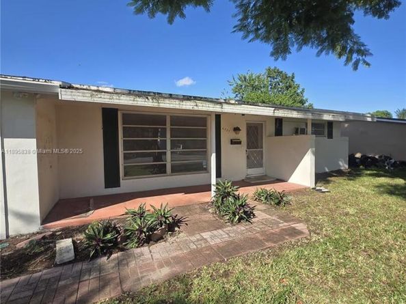 6737 Arbor Dr, Miramar FL 33023