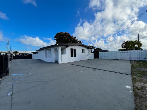 10090 W Fern St, Miami FL 33157