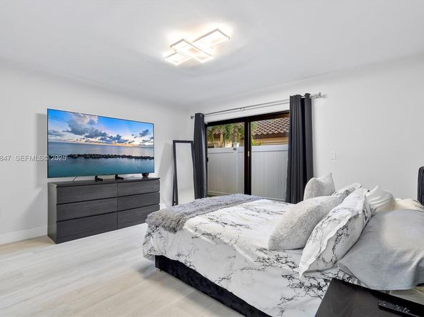 13230 NW 11th Ter, Miami FL 33182