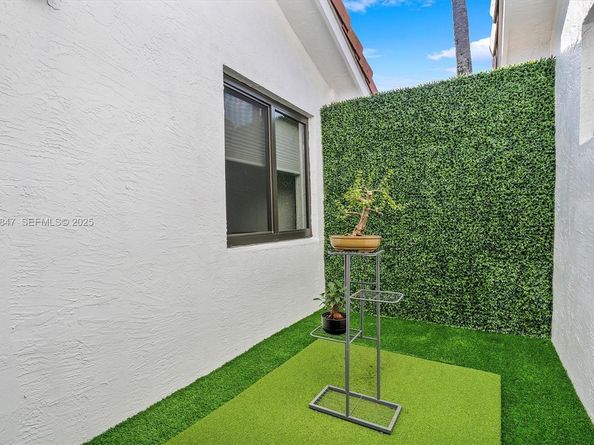 13230 NW 11th Ter, Miami FL 33182