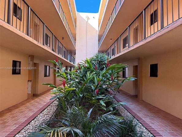 8420 SW 133rd Ave Rd 317, Miami FL 33183
