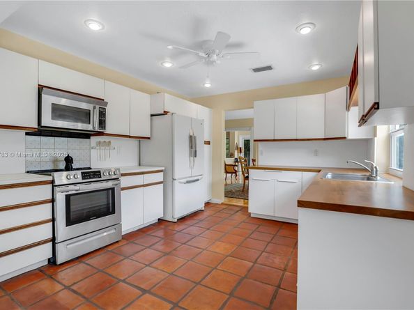 2845 Garden Dr, Cooper City FL 33026