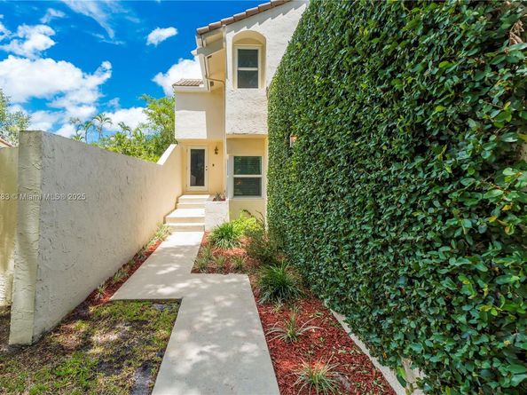 2845 Garden Dr, Cooper City FL 33026