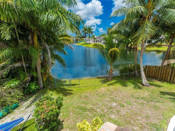 2845 Garden Dr, Cooper City FL 33026