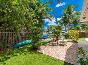 2845 Garden Dr, Cooper City FL 33026