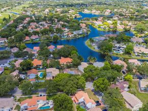 2845 Garden Dr, Cooper City FL 33026