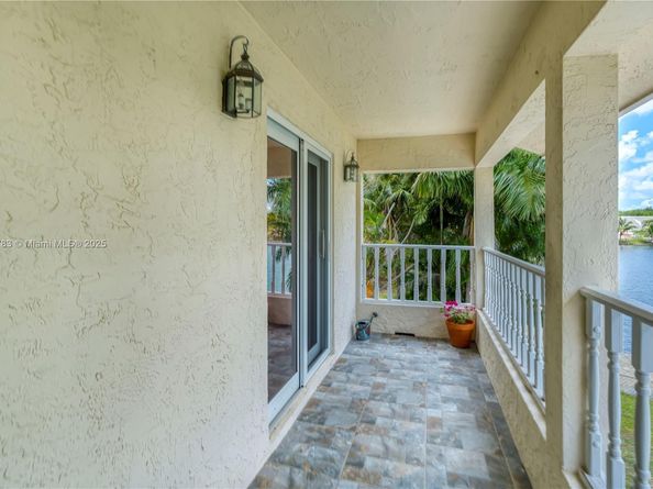 2845 Garden Dr, Cooper City FL 33026