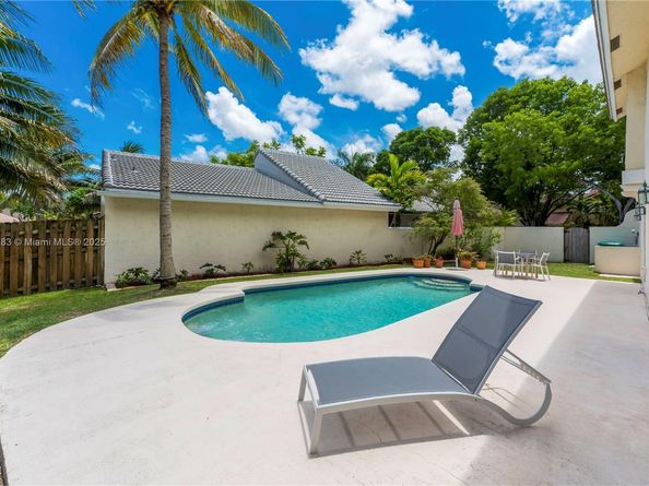 2845 Garden Dr, Cooper City FL 33026