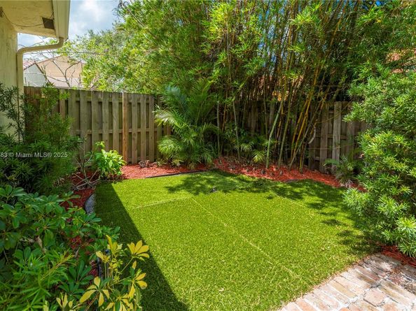 2845 Garden Dr, Cooper City FL 33026