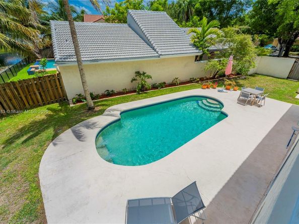 2845 Garden Dr, Cooper City FL 33026