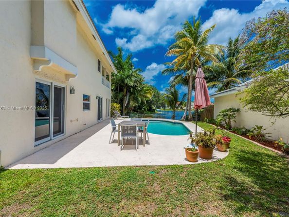 2845 Garden Dr, Cooper City FL 33026