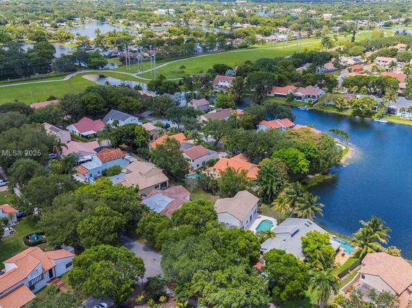 2845 Garden Dr, Cooper City FL 33026