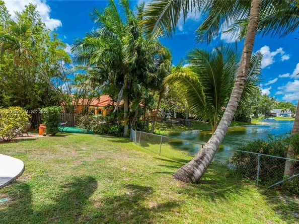 2845 Garden Dr, Cooper City FL 33026