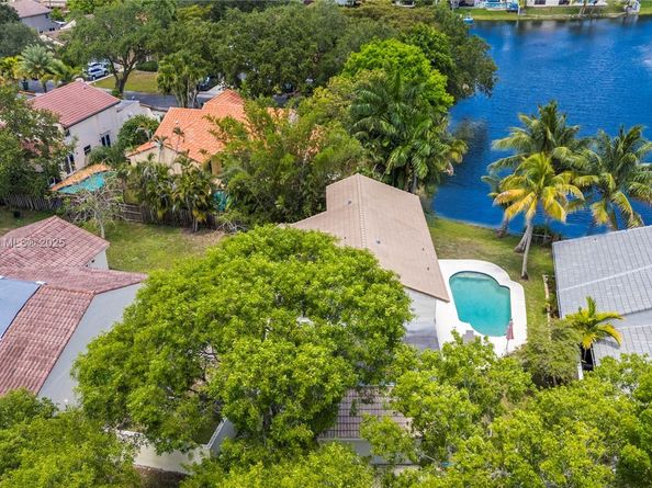 2845 Garden Dr, Cooper City FL 33026