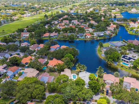 2845 Garden Dr, Cooper City FL 33026