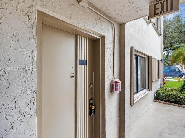 8065 SW 107th Ave 106, Miami FL 33173
