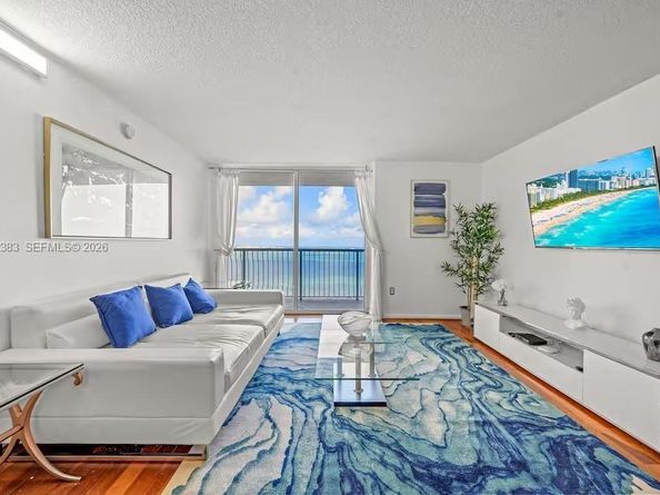 1200 Brickell Bay Dr 2502, Miami FL 33131