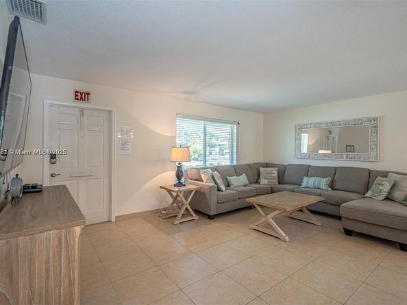 1148 Johnson St, Hollywood FL 33019