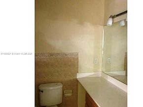 7989 NW 7th St, Miami FL 33126