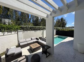 7475 NW 97th Ct, Doral FL 33178