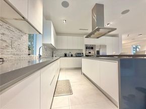 7475 NW 97th Ct, Doral FL 33178