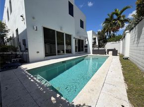 7475 NW 97th Ct, Doral FL 33178