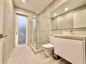 7475 NW 97th Ct, Doral FL 33178