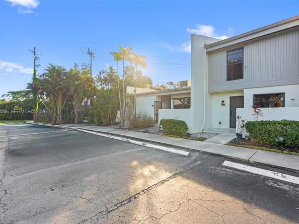 9740 NW 10th St 82, Pembroke Pines FL 33024