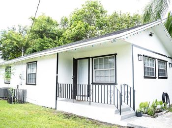 2160 NW 45th St