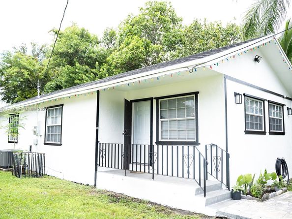 2160 NW 45th St, Miami FL 33142
