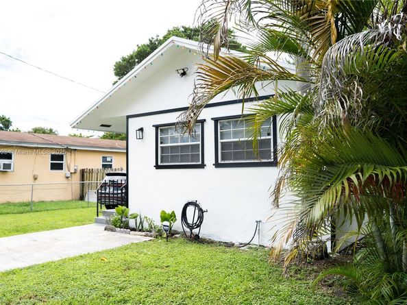 2160 NW 45th St, Miami FL 33142