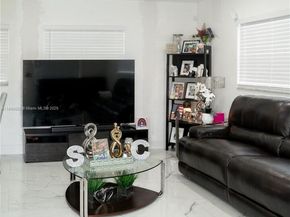 2160 NW 45th St, Miami FL 33142