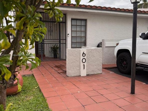 601 SW 94th Ct, Miami FL 33174